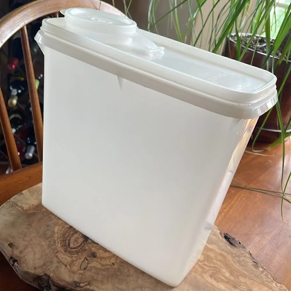 Vintage Tupperware Store and Pour White Cereal Container